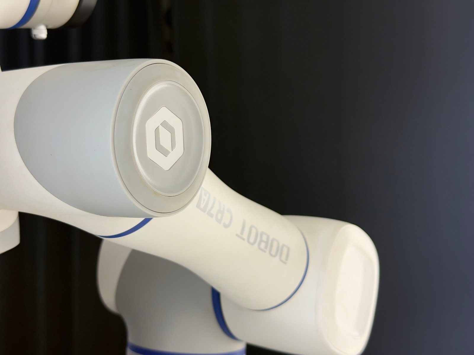 Makweld Robotix welding robot arm profile shot